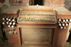 Hrací stůl před restaurováním